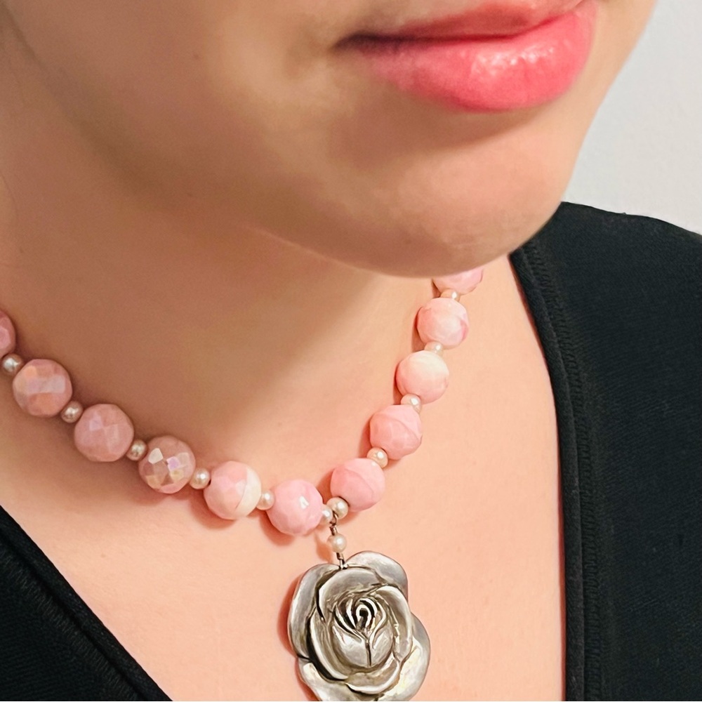Stunning Silver Rose Pendant on Vintage 1960s Beads + Freshwater Pearls Necklace - Picture 6 of 13